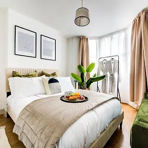 Heart Of Hackney - 2bed Garden Flat Sleeps 6 , London United Kingdom